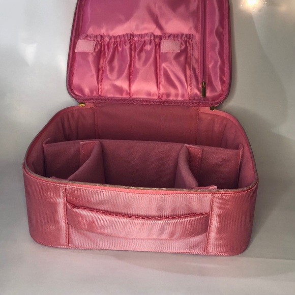 UP&GEO Cosmetics Case in Bubble Gum Pink - Picture 4 of 16